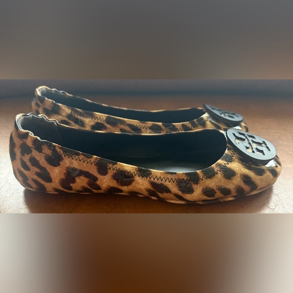 Tory Burch Reva Leopard Ballet Flats Sz 8M Patent Logo EUC - Picture 5 of 12